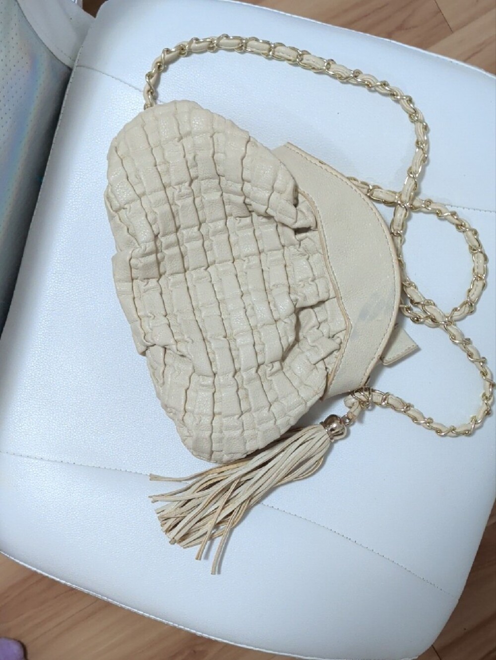 Neutral Ruffled Tassel Cosmetic Pouch - Picture 9 of 9